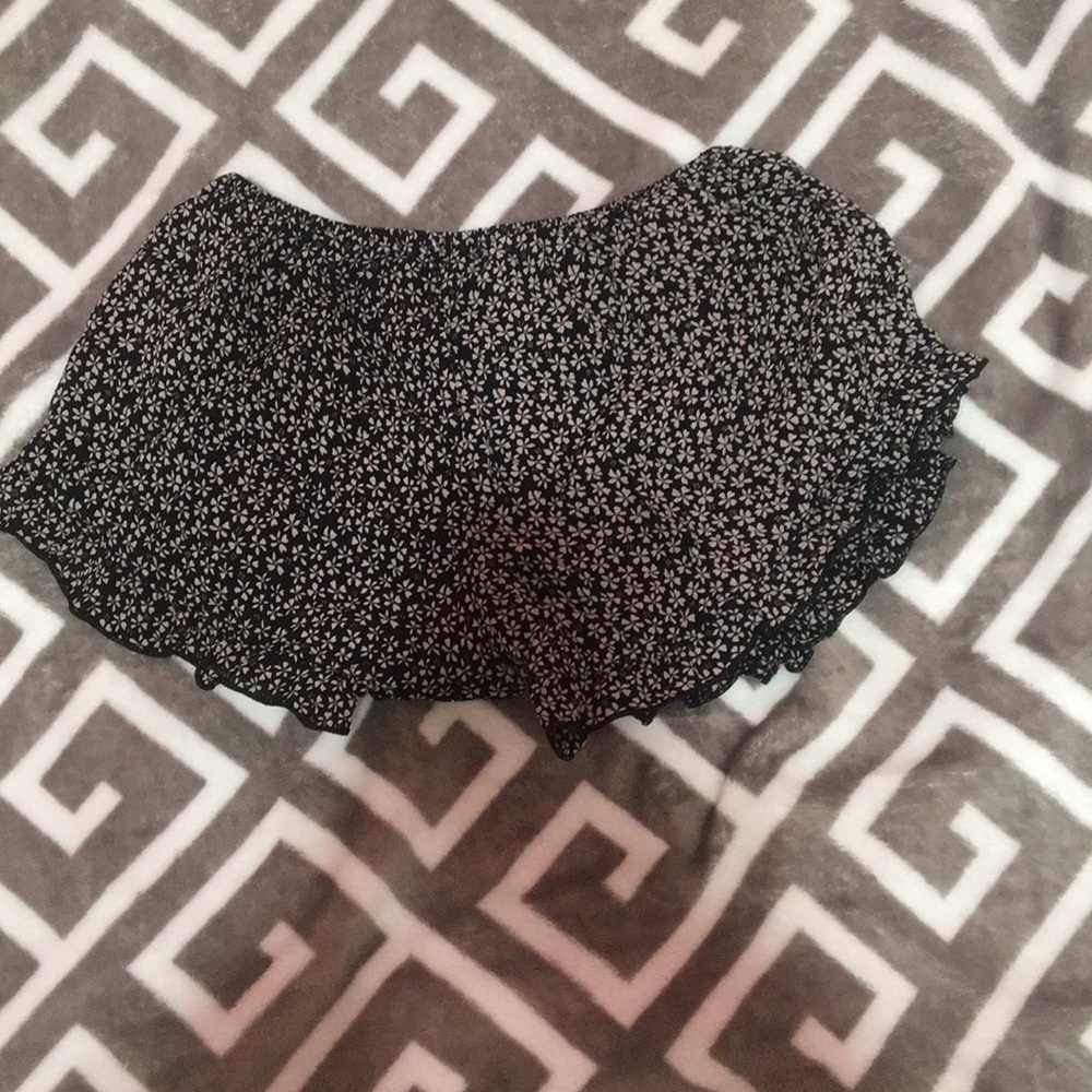 John Galt (Brandy Melville) shorts - Picture 2 of 3